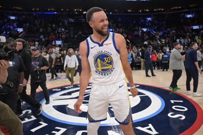 Basketballspilleren Stephen Curry har spillet i Golden State Warriors i hele karrieren. Det er også her, han slutter karrieren, hvis det står til sportschef Mike Dunleavy.