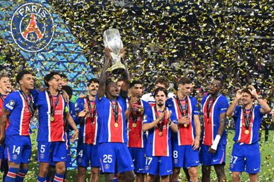 Spillerne i franske Paris Saint-Germain slog onsdag aften engelske Aston Villa i Super Cup-opgøret mellem sidste sæsons vindere af Champions League og Europa League.