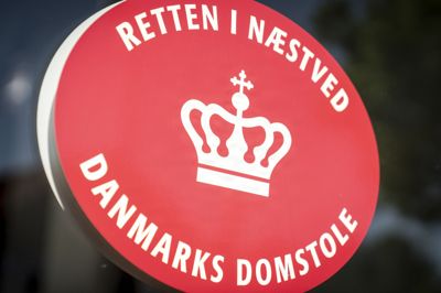 En mand og en kvinde i 40'erne er tiltalt for drab på en ældre kvinde, der blev fundet død i Holme-Olstrup øst for Næstved. Torsdag begynder første ud af seks retsmøder i Retten i Næstved.