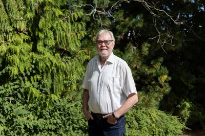 Aage Christiansen elsker solen, sommeren og i det hele taget alle årstider. Men som sommerbarn vinder juli en stor plads i hans hjerte. Vi besøgte 80-års fødselaren med en quiz, en tidsmaskine og en anekdote-fanger.