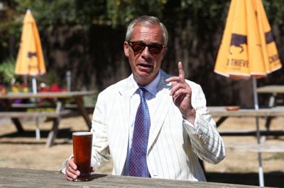 Nigel Farages modstandere ved suppleringsvalget i valgkredsen Clacton har blandt andet bestået af komikere.