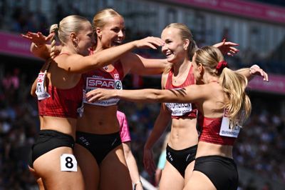 De danske stafetkvinder Mette Laugesen Kammer, Amaya Kruse Jørgensen, Ronja Christophersen og Annika Haldbo havde stor smil efter en god præstation i Birmingham, men missede finalen ved EM.