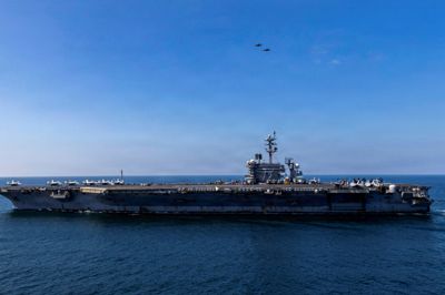 En række medier melder om problemer med madforsyningerne og udmattelse blandt besætningen om bord på det atomdrevne hangarskib USS »Abraham Lincoln«. Tusindvis af soldater har været udsendt på skibet i over 250 dage.
