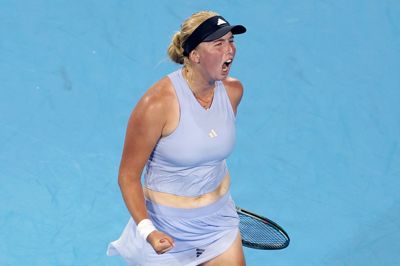 Clara Tauson er klar til tredje runde i Cincinnati efter en sejr over amerikaneren Peyton Stearns. I næste runde venter tjekken Linda Noskova, der er nummer otte på verdensranglisten.