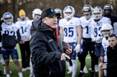 John Shoop har været træner for NFL-holdene Carolina Panthers, Tampa Bay Buccaneers, Chicago Bears og Oakland Raiders. Siden 2025 har han trænet Nordic Storm.