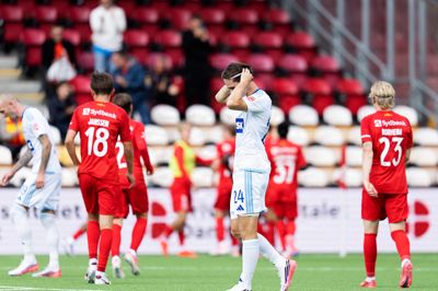 Alexander Priesborg Madsen er en af de spillere, der har overrasket positivt i denne sæson. Søndag eftermiddag viste stopperen stor duelstyrke i Farum. Der var dog også mangler i pasningsspillet, men det var SIF-talentet ikke ene om.