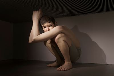 Det tager tre dage at skille den 544 kilo tunge skulptur »Boy« ad og pakke værket i kasser. Skulpturen anses for at være et af hovedværkerne på museet Aros i Aarhus.