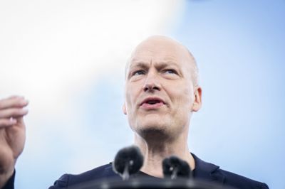 I dette tilfælde mener jeg, at regeringen tabte hovedet og endte med at spille vores fjenders spil, når for eksempel Mette Frederiksen skrev på sociale medier, at flere tusinde migranter svømmende ind i Europa, siger Pelle Dragsted.