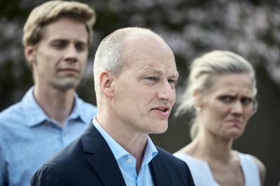 Enhedslisten, med Pelle Dragsted i spidsen, holder pressemøde i Bibliotekshaven ved Christiansborg.
