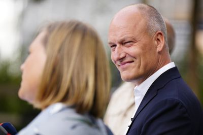 Politisk ordfører i Enhedslisten Pelle Dragsted fastholder, at tandlægen fremover skal være gratis for alle, selv om regeringen er mere tøvende på området.