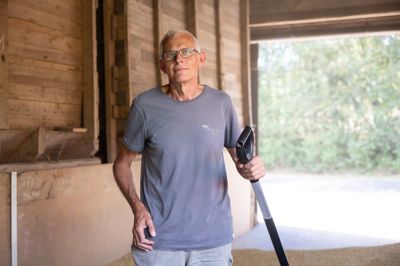 Planteavlskonsulent Per Skodborg Nielsen har her i august selv haft travlt med at få kornet i hus hjemme på gården ved Aulum.