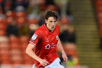 Maël de Gevigney er her i aktion for Barnsley.