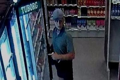 Politiet efterlyser denne mand i forbindelse med en røverisag fra SuperBrugsen i Kjellerup.