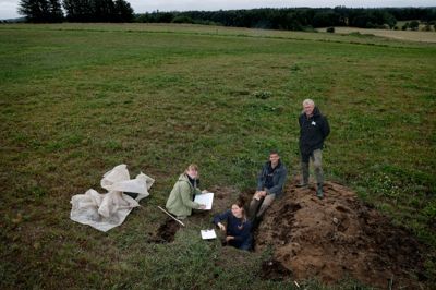 Arkæologer fra Museum Midtjylland og Moesgaard Museum har igen fået travlt i Hedegård, hvor der engang lå en stor jernalderlandsby.