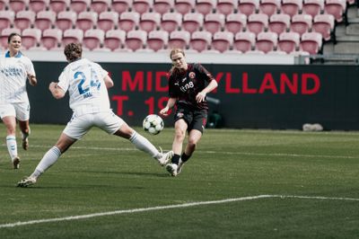Anna Givskov har evner med både højre og venstre fod og kan med sin fart og fysik spille stort set alle pladser på banen. På det seneste har hun gjort sig som venstre wingback, og den position kalder hun selv for sin nuværende favoritplads.