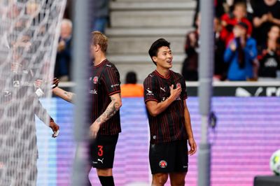 Gue-sung Cho jubler efter sin scoring til 1-0. Koreaneren pandede Franculinos lækre indlægsbold i netmaskerne. Det var Cho's første scoring for FC Midtjylland siden 12. marts mod Nottingham Forest, og hans første træffer på MCH Arena siden 11. december mod KRC Genk.