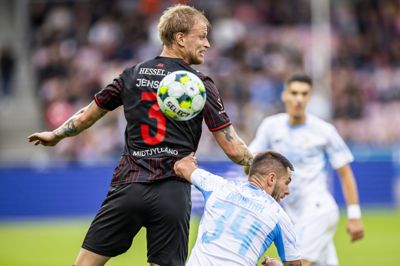Magnus Jensen (t.v.) fik hjemmebanedebut på MCH Arena og spillede karrierens første europæiske kamp, da FC Midtjylland besejrede kroatiske Rijeka.