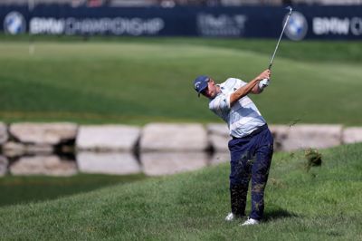 Nicolai Højgaard gik fredagens runde i 71 slag - et slag over par. Samlet har danskeren 16 slag op til amerikaneren Wyndham Clark på førstepladsen efter de to første runder.