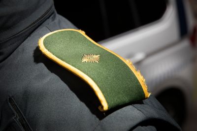 En 36-årig mand reagerede voldsomt på at blive anholdt.