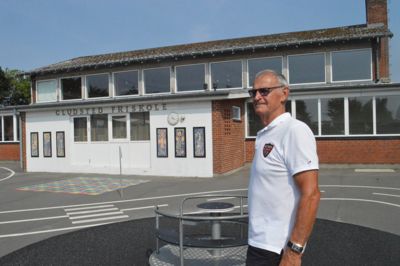 Uffe Henneberg har tidligere været bestyrelsesformand for Gludsted Friskole og Børnehus. Han er bekymret for den ulige tildeling af tilskud til de private vuggestuer.
