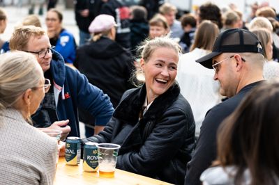 Humøret var højt, og masser af ikastboere havde fundet vej til Torvet til en dejlig sensommeraften.