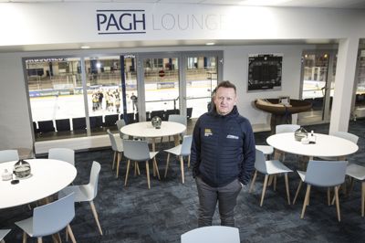 Pagh Loungen har ry for at levere de bedste hospitality-oplevelser i Metal Ligaen. Netop det ofrede direktør Torben Skovsgaard mange kræfter på at opnå. I aften bliver hans afsked utvivlsomt et samtaleemne ved en del af de runde borde, når Blue Fox skyder sæsonen i gang mod Esbjerg Energy.