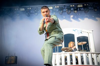 Simon Kvamm og Hugorm har flere gange tidliger sørget for høj stemning foran scenen på Strandtangen i Skive.