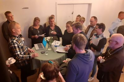 I øjeblikket er der ret stille omkring det mulige biogasanlæg nord for Ikast, men da debatten var på sit højeste, var der virkelig gang i sagerne, blandt andet ved et informationsmøde, hvor bekymrede borgere fik svar på spørgsmål.