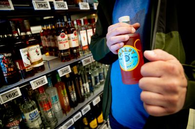 En 37-årig mand er sigtet for i flere tilfælde at stjæle alkohol i Superbrugsen på Søtorvet i Silkeborg.