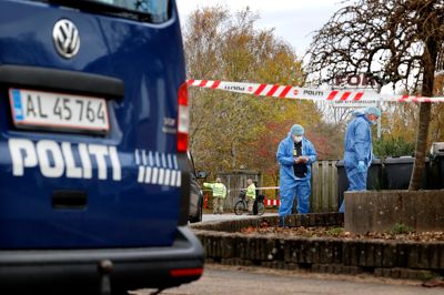 For et år siden blev en 54-årig mand sigtet for drab og forsøg på manddrab efter et røverisk overfald. Han stak ifølge politiet de to gerningsmænd. Den ene døde, mens den anden overlevede efter at være tildelt alvorlige skader.