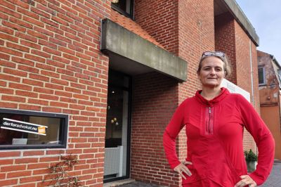 Advokat Lotte Bliddal og hendes ægtefælle Martin Bliddal åbner fredag 25. september lokalerne til en omgang fredagsbar uden program. Man skal også selv medbringe drikkevarer og kaffekurven. Målet er at skabe rum for nye fællesskaber, der udspringer af samtaler uden en fast dagsorden.