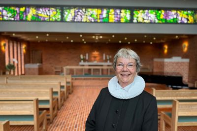 Anna-Christine Bruhn Elming stopper med udgangen af august 2026 som præst i Stoholm-Kobberup Pastorat for at gå på pension.