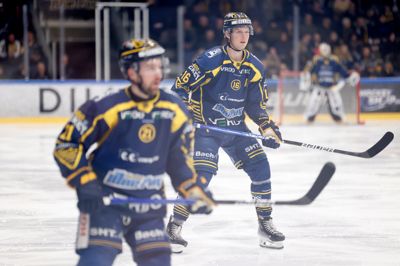 Patrick Madsen spillede flere end 600 kampe for Herning Blue Fox, inden han i sommeren 2024 skiftede til italiensk ishockey. Nu er den nybagte far tilbage i Metal Ligaen, hvor han tørner ud for Sønderjyske.