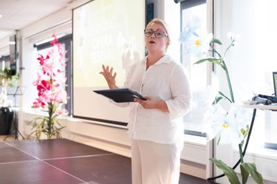 Line Nordentoft, direktør for Herning Opera Festival, glæder sig over, at vejrudsigten for Herning i weekenden nu ser mindre våd ud end de tidligere prognoser.