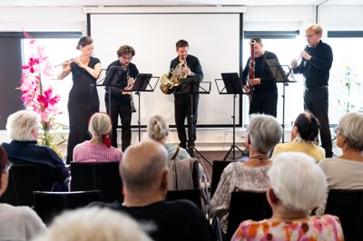 Fem musikere fra Ensemble Midtvest gav prøver på deres kunnen og spillede blandt andet ouverturen til Figaros bryllup.