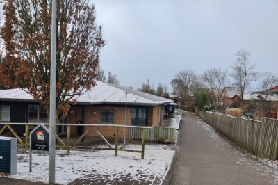 På Enghavevej i Videbæk ligger en institution, som huser fordrevne flygtninge fra Ukraine. I fremtiden regner Danmark med at modtage færre fordrevne fra Ukraine. Til gengæld skal man forberede sig på at modtage en større andel af flygtninge fra ikke-vestlige lande i stedet.