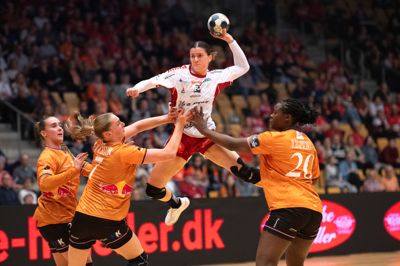 Stine Skogrand (i.m.) og Ikast Håndbold får formentlig hård modstand i aften, hvor Odense guldkandidater gæster IBF Arena i sæsonpremieren.