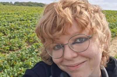 15-årige Quinn Pedersen fra Herning har ikke altid haft det lige let, men nu har han netop udgivet sin første fantasy-roman på Amazon.