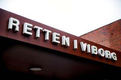 De tre dømte modtog dommen i byretten i Viborg.