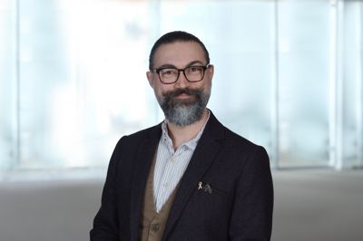 Niels Christian Selchau-Mark tager gerne mod en invitation fra Regnbueskolen for at se på sikkerheden. Han har bare ingen penge nu til at gøre noget.