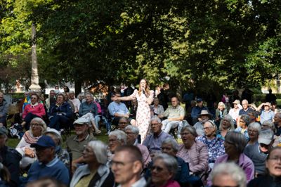 Vestre Anlæg blev velbesøgt i 2025, og nu rykker Herning Opera Festival ind med fem events i år i den tidligere planteskole og lysthave.