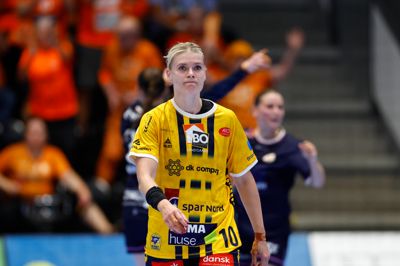 Kathrine Heindahl var en af fire debutaner i den gule trøje, men stregprofilen og Ikast Håndbold måtte forholde sig til et nederlag i sæsonpremieren mod Odense.