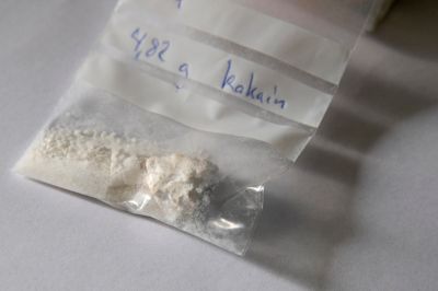En 43-årig mand blev anholdt og sigtet for at køre bil i narkotikapåvirket tilstand.