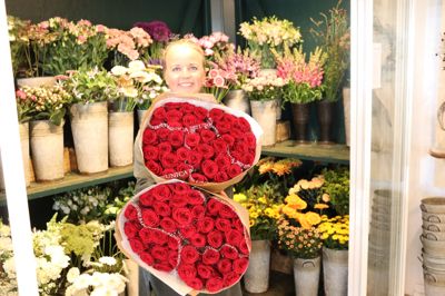 Fremover vil Tina Dam fra Bugge Blomster i Videbæk bruge mere tid på at udvikle blomsterforretningen i Videbæk, når hun lukker den ubemandede butik i Skjern.