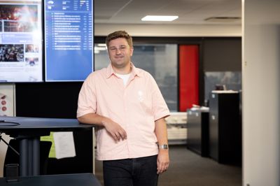Hvis Herning Folkeblads journalistpraktikant André Meinhardt Iversen frit kunne vælge én person, han gerne ville interviewe, var det nok den norske fodboldstjerne Erling Haaland. - Jeg er Manchester City-fan, så det kunne være sjovt at møde ham. Så ville jeg spørge, om han har en hemmelig opskrift på, hvordan man bliver lidt mere målfarlig i serie 5.