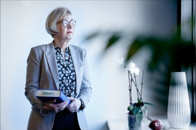 Herning-advokat Inger Højbjerg har gennem mere end 25 år været norsk konsul og har i den forbindelse mødt kong Harald ved flere lejligheder. Hun kalder Norges afdøde konge for både vellidt og ligefrem.