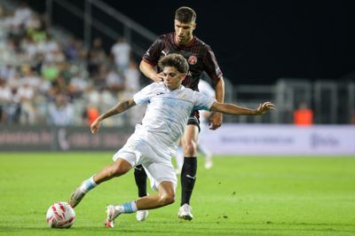 Adam Gabriel sagde farvel med manér. Den tjekkiske højreback blev sendt på banen efter en halv time af den vitale udekamp mod Rijeka og leverede en solid præstation.
