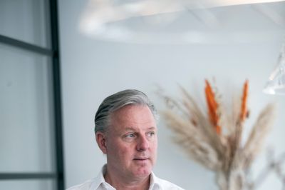 Kim Mikkelsen har drevet investeringsfirmaer i over 20 år, og han forventer, at forsvarsaktierne kun fortsætter med at være populære.