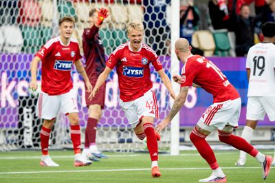 - Det fedeste er at score og lave assists, så det giver helt klart blod på tanden i forhold til at yde sit bedste hver gang, siger Kristian Bloch Bøgild, som dog fik frataget sit første mål i SIF-trøjen.