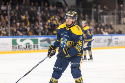 Artturi Toivola får rig mulighed for at snakke finsk i løbet af weekenden. Blue Fox skal i Champions Hockey League op mod to finske mandskaber.